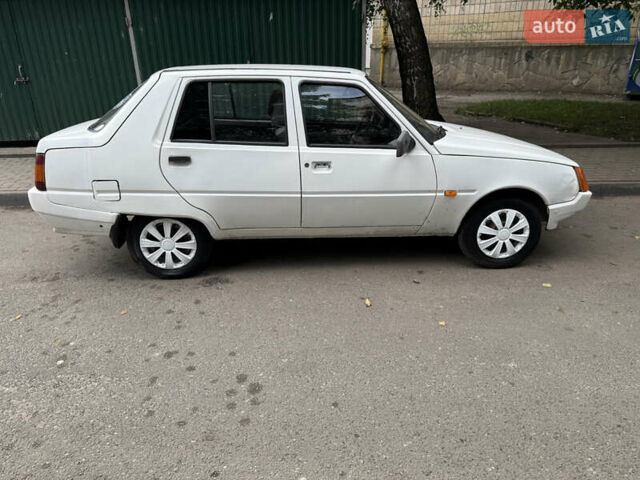 Белый ЗАЗ 1103 Славута, объемом двигателя 1.2 л и пробегом 180 тыс. км за 799 $, фото 8 на Automoto.ua