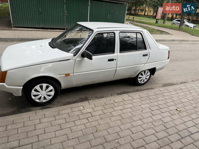 Белый ЗАЗ 1103 Славута, объемом двигателя 1.2 л и пробегом 180 тыс. км за 799 $, фото 4 на Automoto.ua