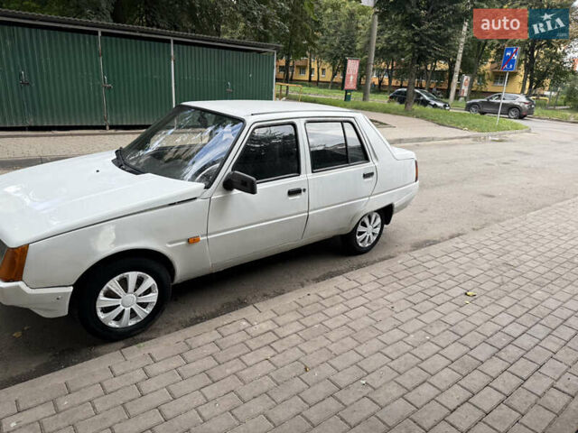 Белый ЗАЗ 1103 Славута, объемом двигателя 1.2 л и пробегом 180 тыс. км за 750 $, фото 7 на Automoto.ua