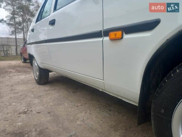 Белый ЗАЗ 1103 Славута, объемом двигателя 1.2 л и пробегом 20 тыс. км за 2350 $, фото 8 на Automoto.ua