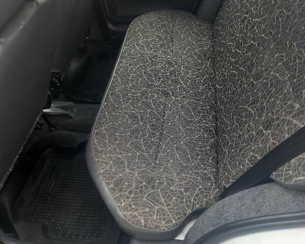 Белый ЗАЗ 1103 Славута, объемом двигателя 1.2 л и пробегом 20 тыс. км за 2350 $, фото 12 на Automoto.ua