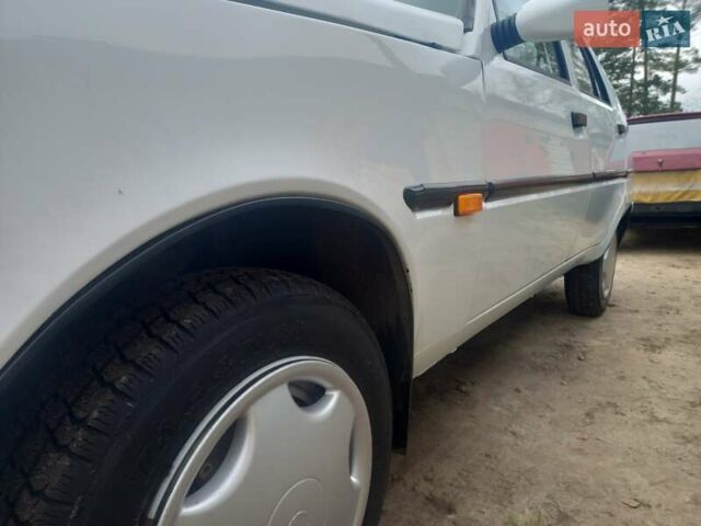 Белый ЗАЗ 1103 Славута, объемом двигателя 1.2 л и пробегом 20 тыс. км за 2350 $, фото 7 на Automoto.ua