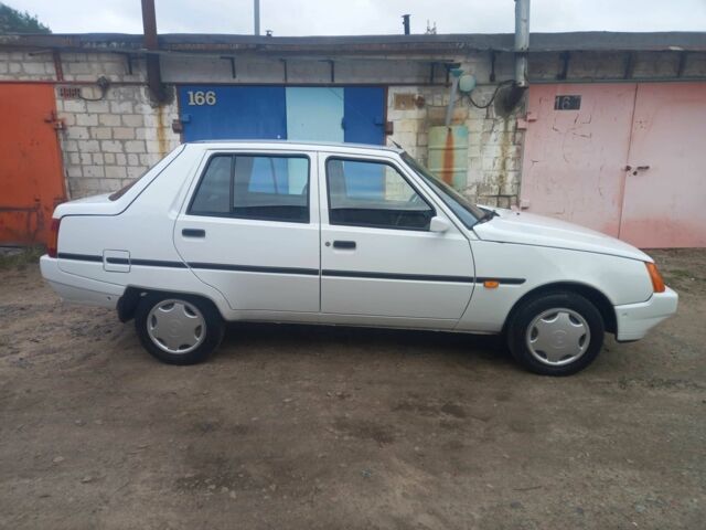 Белый ЗАЗ 1103 Славута, объемом двигателя 1.2 л и пробегом 20 тыс. км за 2350 $, фото 3 на Automoto.ua