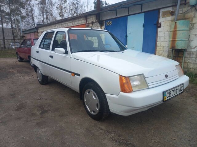 Белый ЗАЗ 1103 Славута, объемом двигателя 1.2 л и пробегом 20 тыс. км за 2350 $, фото 2 на Automoto.ua