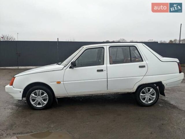 Белый ЗАЗ 1103 Славута, объемом двигателя 1.3 л и пробегом 170 тыс. км за 850 $, фото 4 на Automoto.ua