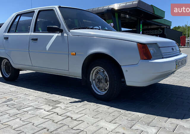 Белый ЗАЗ 1103 Славута, объемом двигателя 1.2 л и пробегом 60 тыс. км за 1100 $, фото 6 на Automoto.ua