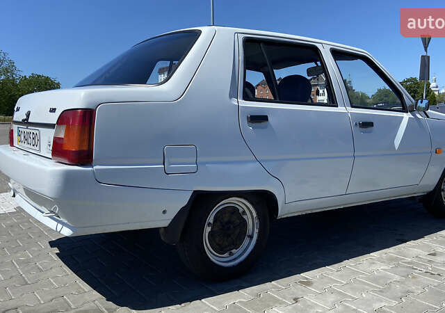 Белый ЗАЗ 1103 Славута, объемом двигателя 1.2 л и пробегом 60 тыс. км за 1100 $, фото 9 на Automoto.ua