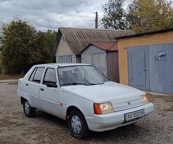 Белый ЗАЗ 1103 Славута, объемом двигателя 1.2 л и пробегом 101 тыс. км за 1400 $, фото 1 на Automoto.ua