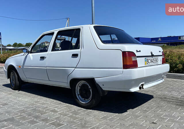 Белый ЗАЗ 1103 Славута, объемом двигателя 1.2 л и пробегом 60 тыс. км за 1100 $, фото 2 на Automoto.ua