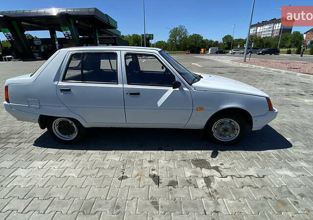 Белый ЗАЗ 1103 Славута, объемом двигателя 1.2 л и пробегом 60 тыс. км за 1100 $, фото 7 на Automoto.ua