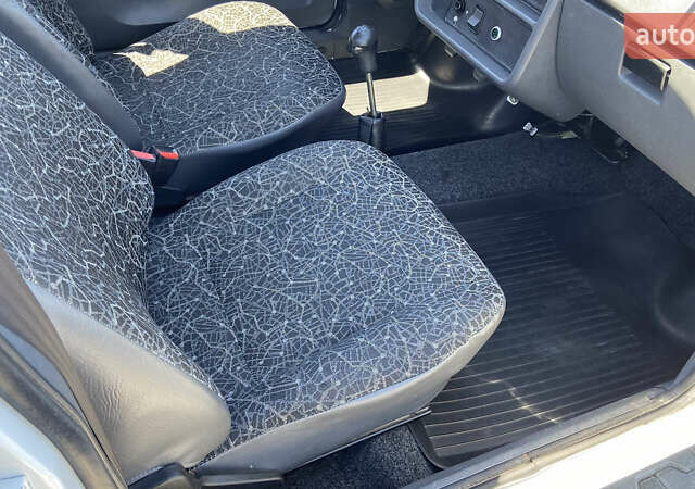 Белый ЗАЗ 1103 Славута, объемом двигателя 1.2 л и пробегом 60 тыс. км за 1100 $, фото 14 на Automoto.ua