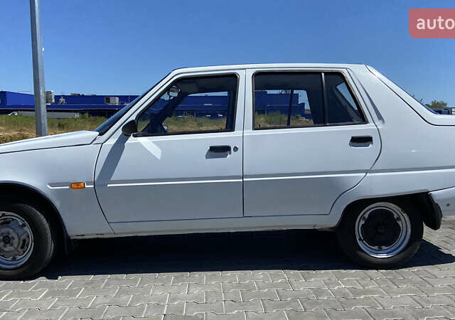 Белый ЗАЗ 1103 Славута, объемом двигателя 1.2 л и пробегом 60 тыс. км за 1100 $, фото 1 на Automoto.ua