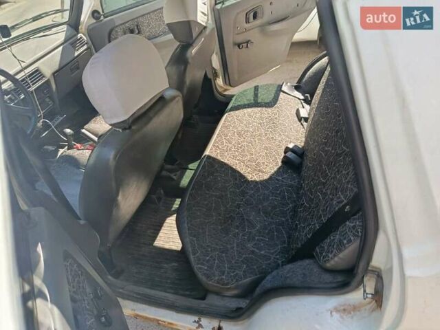 Белый ЗАЗ 1103 Славута, объемом двигателя 1.3 л и пробегом 175 тыс. км за 900 $, фото 5 на Automoto.ua