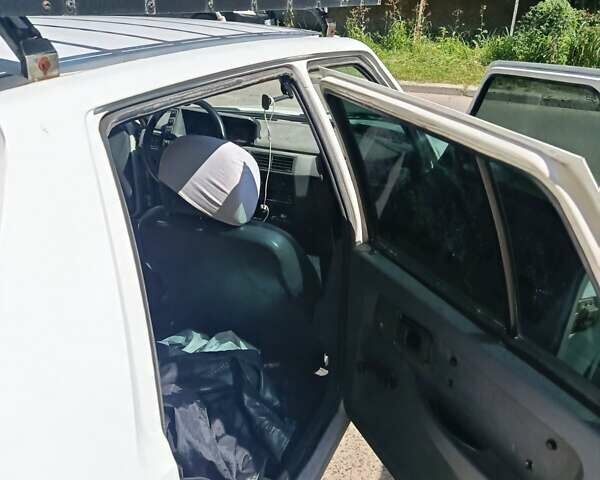 Белый ЗАЗ 1103 Славута, объемом двигателя 1.3 л и пробегом 175 тыс. км за 900 $, фото 13 на Automoto.ua