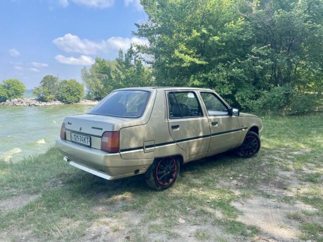 Бежевый ЗАЗ 1103 Славута, объемом двигателя 1.2 л и пробегом 170 тыс. км за 597 $, фото 2 на Automoto.ua