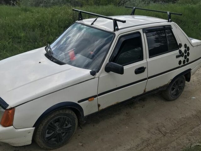 Бежевый ЗАЗ 1103 Славута, объемом двигателя 1.1 л и пробегом 2 тыс. км за 593 $, фото 7 на Automoto.ua