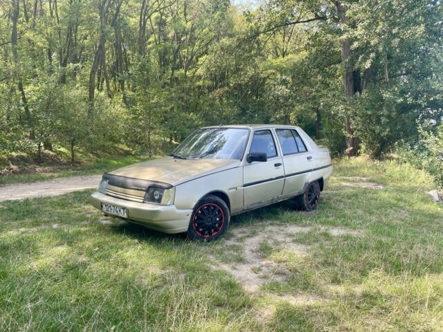 Бежевый ЗАЗ 1103 Славута, объемом двигателя 1.2 л и пробегом 170 тыс. км за 597 $, фото 6 на Automoto.ua