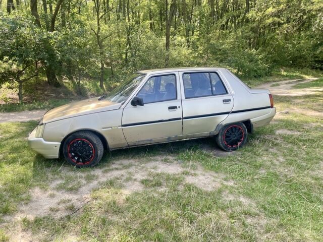 Бежевый ЗАЗ 1103 Славута, объемом двигателя 1.2 л и пробегом 170 тыс. км за 597 $, фото 5 на Automoto.ua