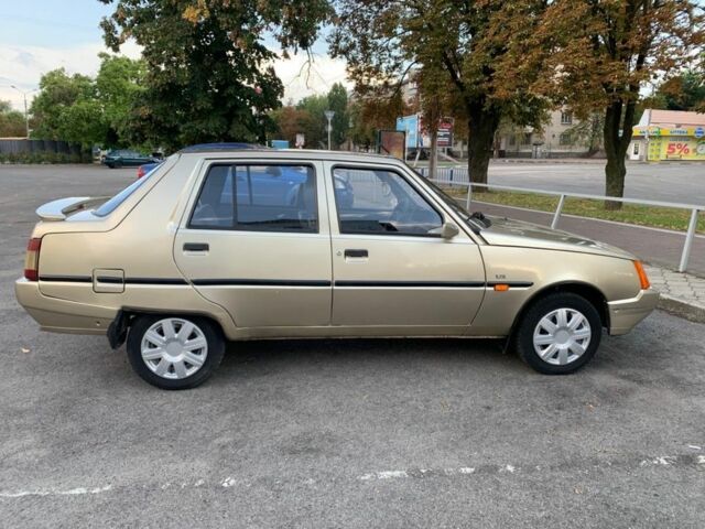 Бежевый ЗАЗ 1103 Славута, объемом двигателя 1.2 л и пробегом 900 тыс. км за 1500 $, фото 1 на Automoto.ua