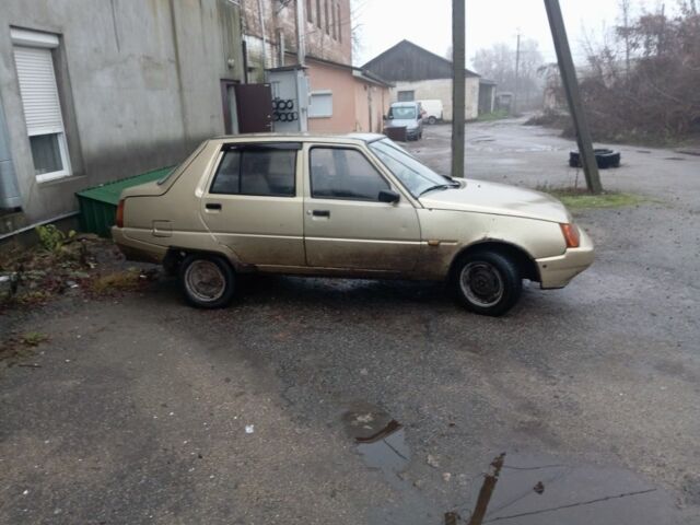 Бежевый ЗАЗ 1103 Славута, объемом двигателя 0 л и пробегом 3 тыс. км за 355 $, фото 4 на Automoto.ua