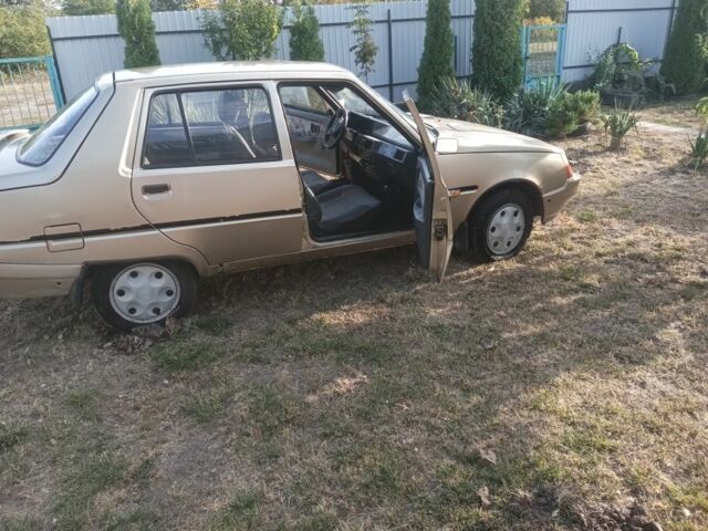 Бежевый ЗАЗ 1103 Славута, объемом двигателя 1.3 л и пробегом 118 тыс. км за 600 $, фото 5 на Automoto.ua