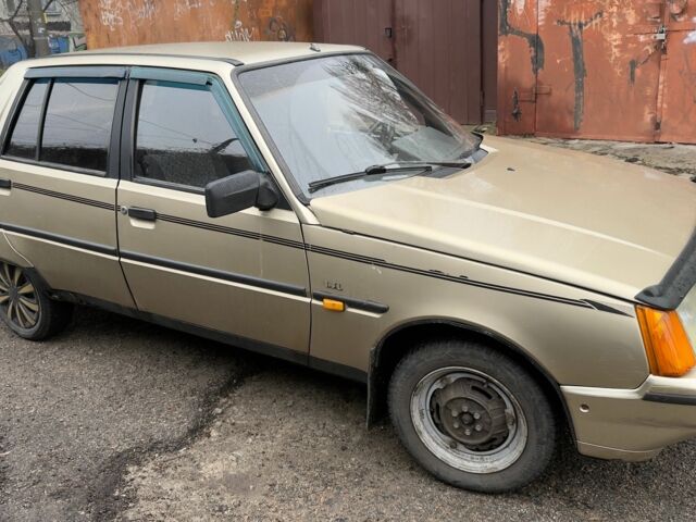 Бежевый ЗАЗ 1103 Славута, объемом двигателя 1.3 л и пробегом 183 тыс. км за 591 $, фото 1 на Automoto.ua