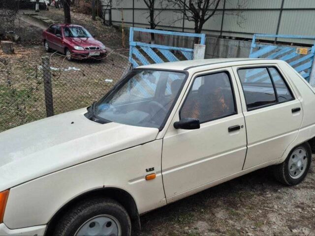 ЗАЗ 1103 Славута 2003 в Киеве на Automoto.ua Бежевый ЗАЗ 1103 Славута, объемом двигателя 1.2 л и пробегом 150 тыс. км за 700 $, фото 1 на Automoto.ua