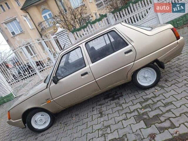 Бежевый ЗАЗ 1103 Славута, объемом двигателя 1.3 л и пробегом 111 тыс. км за 650 $, фото 2 на Automoto.ua