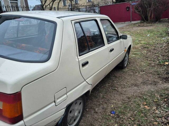 ЗАЗ 1103 Славута 2003 в Киеве на Automoto.ua Бежевый ЗАЗ 1103 Славута, объемом двигателя 1.2 л и пробегом 150 тыс. км за 700 $, фото 3 на Automoto.ua