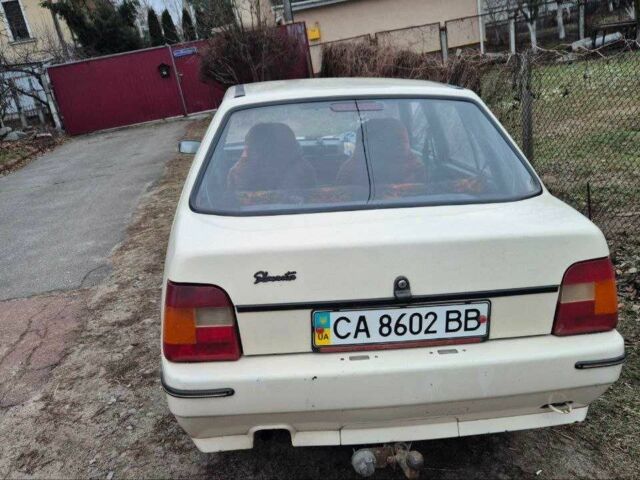 ЗАЗ 1103 Славута 2003 в Киеве на Automoto.ua Бежевый ЗАЗ 1103 Славута, объемом двигателя 1.2 л и пробегом 150 тыс. км за 700 $, фото 4 на Automoto.ua