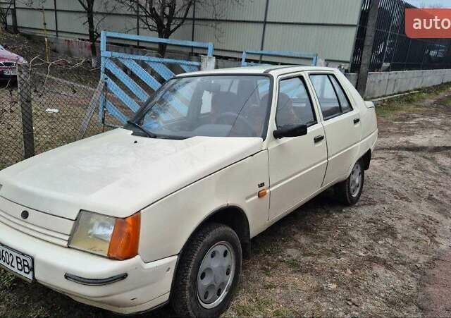 ЗАЗ 1103 Славута 2003 в Киеве на Automoto.ua Бежевый ЗАЗ 1103 Славута, объемом двигателя 1.2 л и пробегом 150 тыс. км за 700 $, фото 1 на Automoto.ua