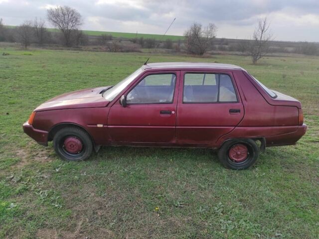 Красный ЗАЗ 1103 Славута, объемом двигателя 1.3 л и пробегом 12 тыс. км за 415 $, фото 4 на Automoto.ua