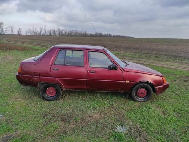 Красный ЗАЗ 1103 Славута, объемом двигателя 1.3 л и пробегом 12 тыс. км за 415 $, фото 9 на Automoto.ua