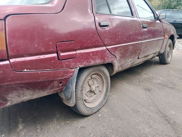 Красный ЗАЗ 1103 Славута, объемом двигателя 1 л и пробегом 100 тыс. км за 553 $, фото 4 на Automoto.ua