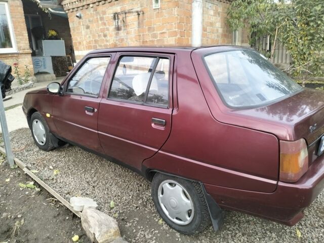 Красный ЗАЗ 1103 Славута, объемом двигателя 1.2 л и пробегом 215 тыс. км за 1200 $, фото 3 на Automoto.ua