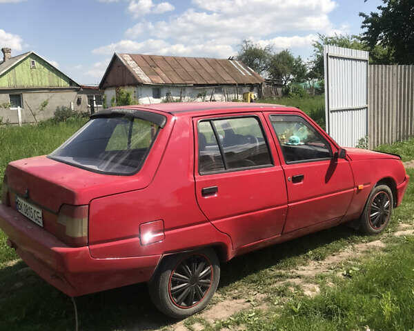 Красный ЗАЗ 1103 Славута, объемом двигателя 1.2 л и пробегом 200 тыс. км за 1050 $, фото 2 на Automoto.ua