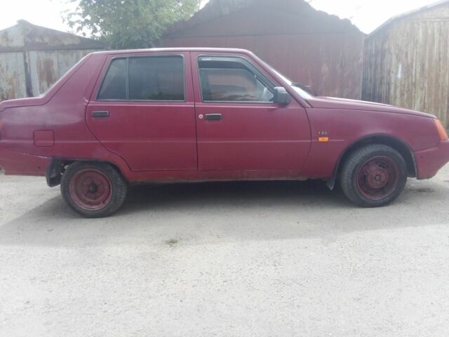 Красный ЗАЗ 1103 Славута, объемом двигателя 1.2 л и пробегом 28 тыс. км за 700 $, фото 1 на Automoto.ua