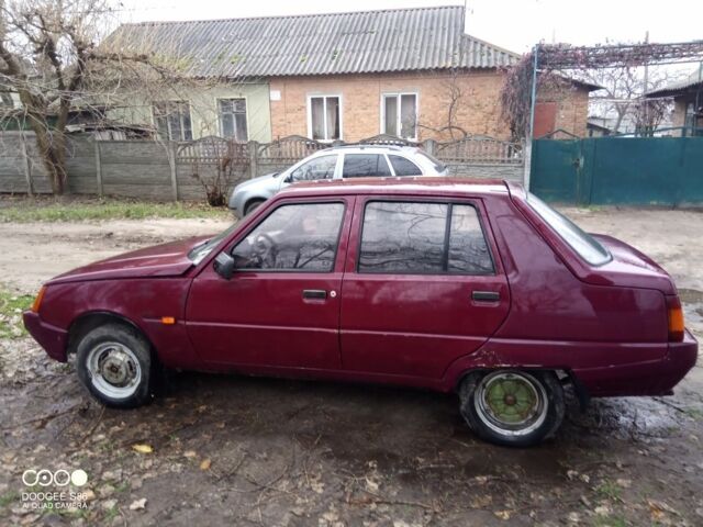 Червоний ЗАЗ 1103 Славута, об'ємом двигуна 1 л та пробігом 200 тис. км за 307 $, фото 5 на Automoto.ua