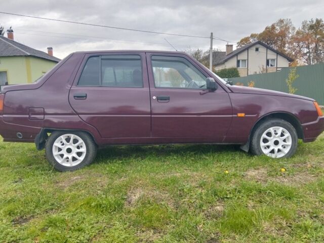 Червоний ЗАЗ 1103 Славута, об'ємом двигуна 1.2 л та пробігом 212 тис. км за 1718 $, фото 3 на Automoto.ua