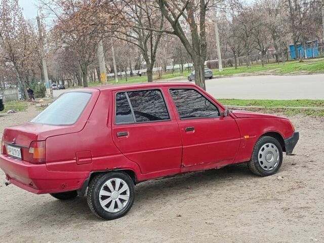 Красный ЗАЗ 1103 Славута, объемом двигателя 1.2 л и пробегом 200 тыс. км за 800 $, фото 3 на Automoto.ua