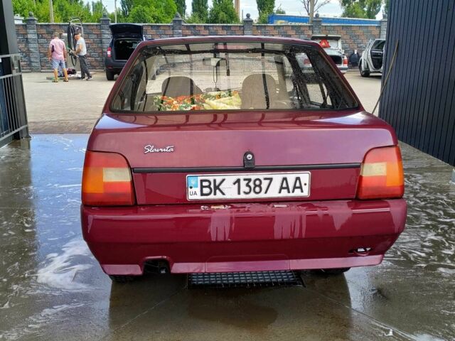 Красный ЗАЗ 1103 Славута, объемом двигателя 1.2 л и пробегом 310 тыс. км за 750 $, фото 6 на Automoto.ua