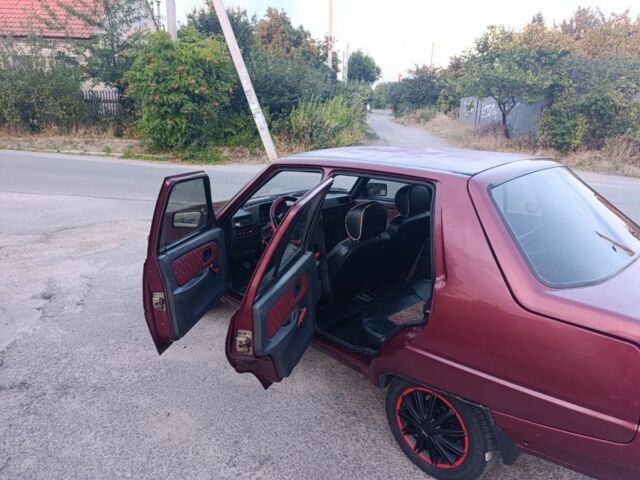 Красный ЗАЗ 1103 Славута, объемом двигателя 1.2 л и пробегом 127 тыс. км за 800 $, фото 7 на Automoto.ua