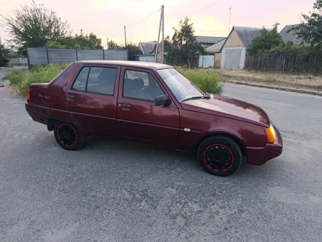 Красный ЗАЗ 1103 Славута, объемом двигателя 1.2 л и пробегом 127 тыс. км за 800 $, фото 2 на Automoto.ua