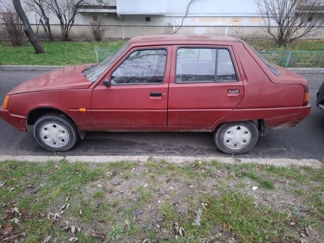 Красный ЗАЗ 1103 Славута, объемом двигателя 1 л и пробегом 250 тыс. км за 593 $, фото 1 на Automoto.ua