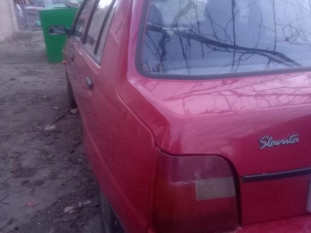 Красный ЗАЗ 1103 Славута, объемом двигателя 1 л и пробегом 75 тыс. км за 898 $, фото 3 на Automoto.ua