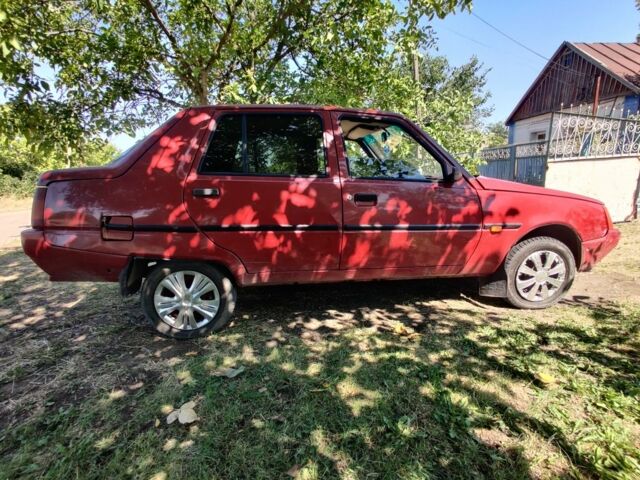 Червоний ЗАЗ 1103 Славута, об'ємом двигуна 1.2 л та пробігом 100 тис. км за 831 $, фото 4 на Automoto.ua