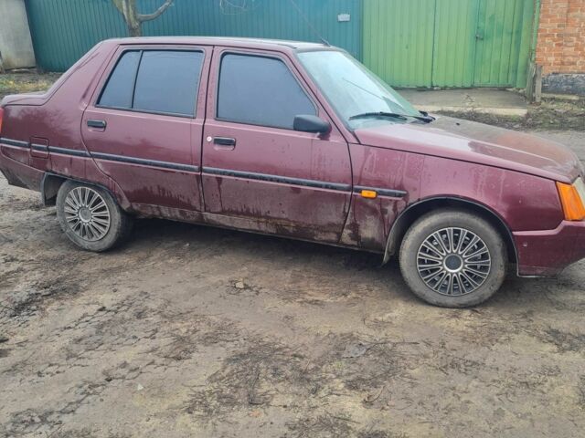 Красный ЗАЗ 1103 Славута, объемом двигателя 1.3 л и пробегом 206 тыс. км за 600 $, фото 2 на Automoto.ua