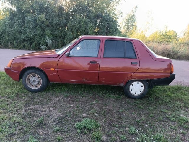 Красный ЗАЗ 1103 Славута, объемом двигателя 1.3 л и пробегом 150 тыс. км за 537 $, фото 3 на Automoto.ua