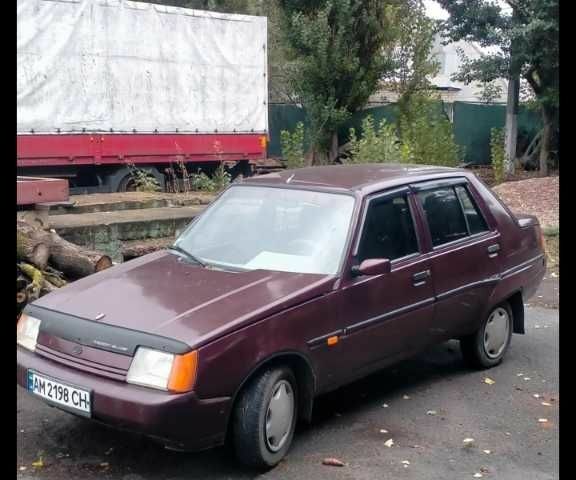 ЗАЗ 1103 Славута 2010 в Житомире на Automoto.ua Красный ЗАЗ 1103 Славута, объемом двигателя 1.3 л и пробегом 120 тыс. км за 1550 $, фото 2 на Automoto.ua