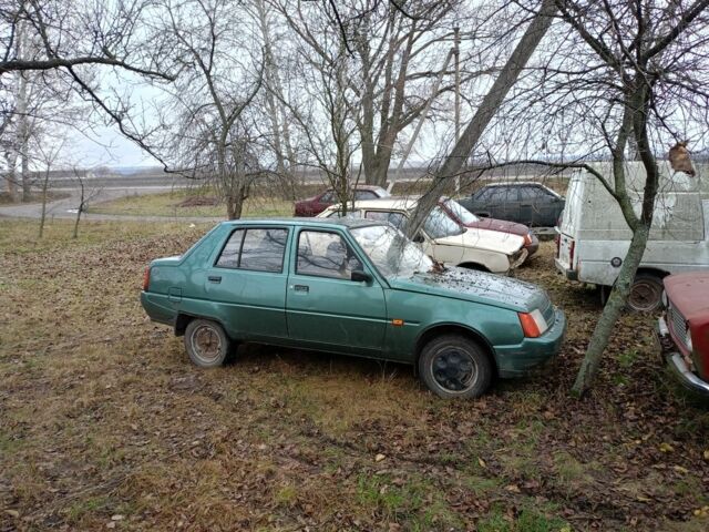 Красный ЗАЗ 1103 Славута, объемом двигателя 0 л и пробегом 100 тыс. км за 300 $, фото 2 на Automoto.ua